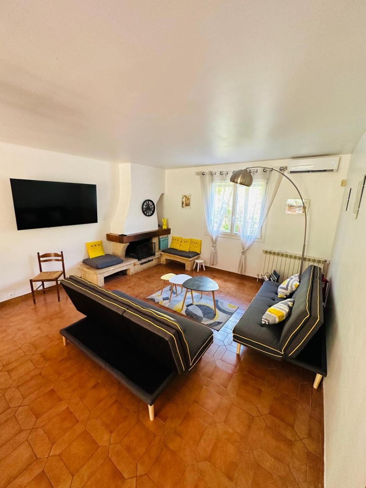 Spacieuse Equipee Avec Piscine, Jardin Et Loisirs - Au Coeur De La Provence Holiday home