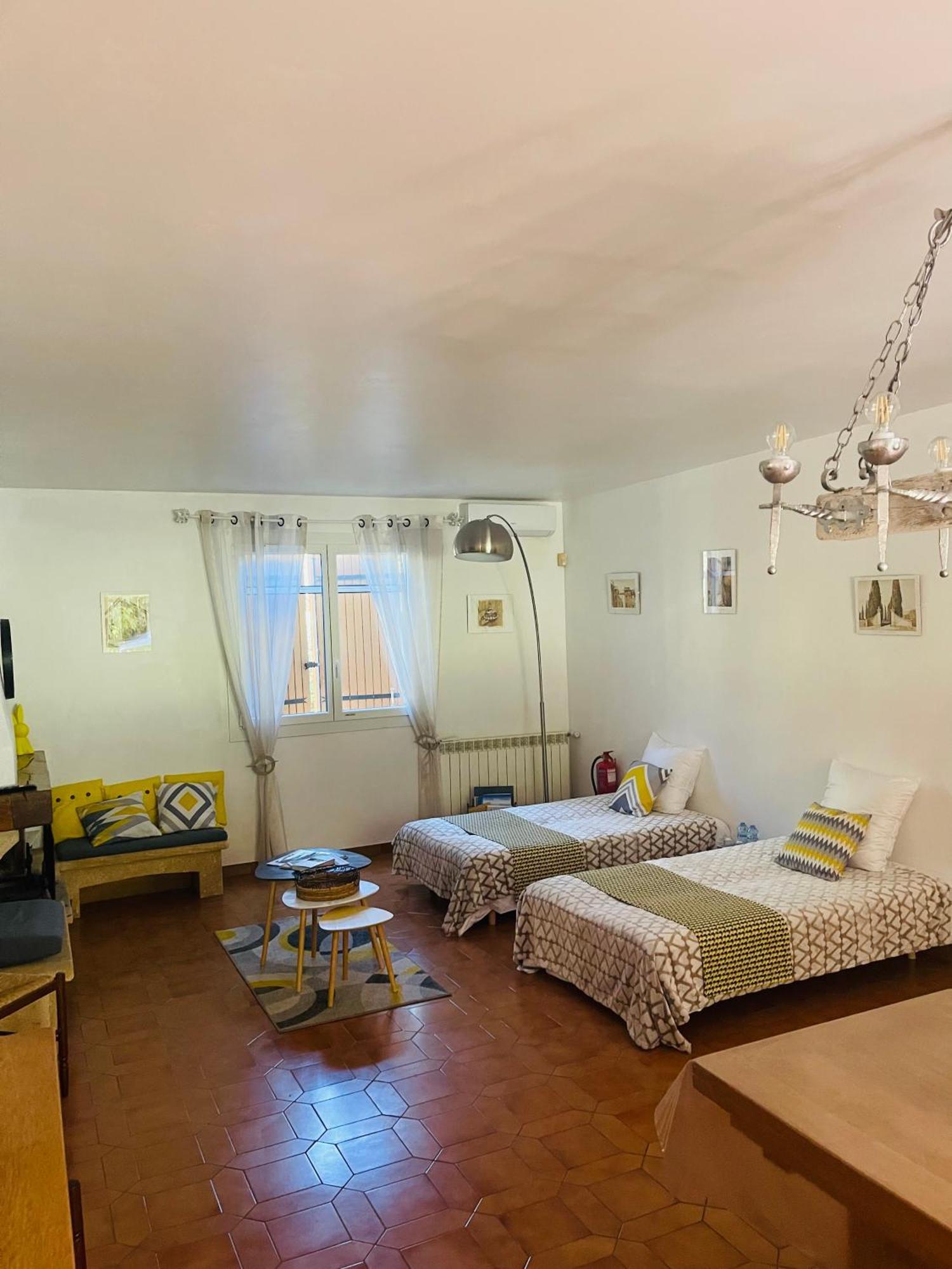 Spacieuse Equipee Avec Piscine, Jardin Et Loisirs - Au Coeur De La Provence